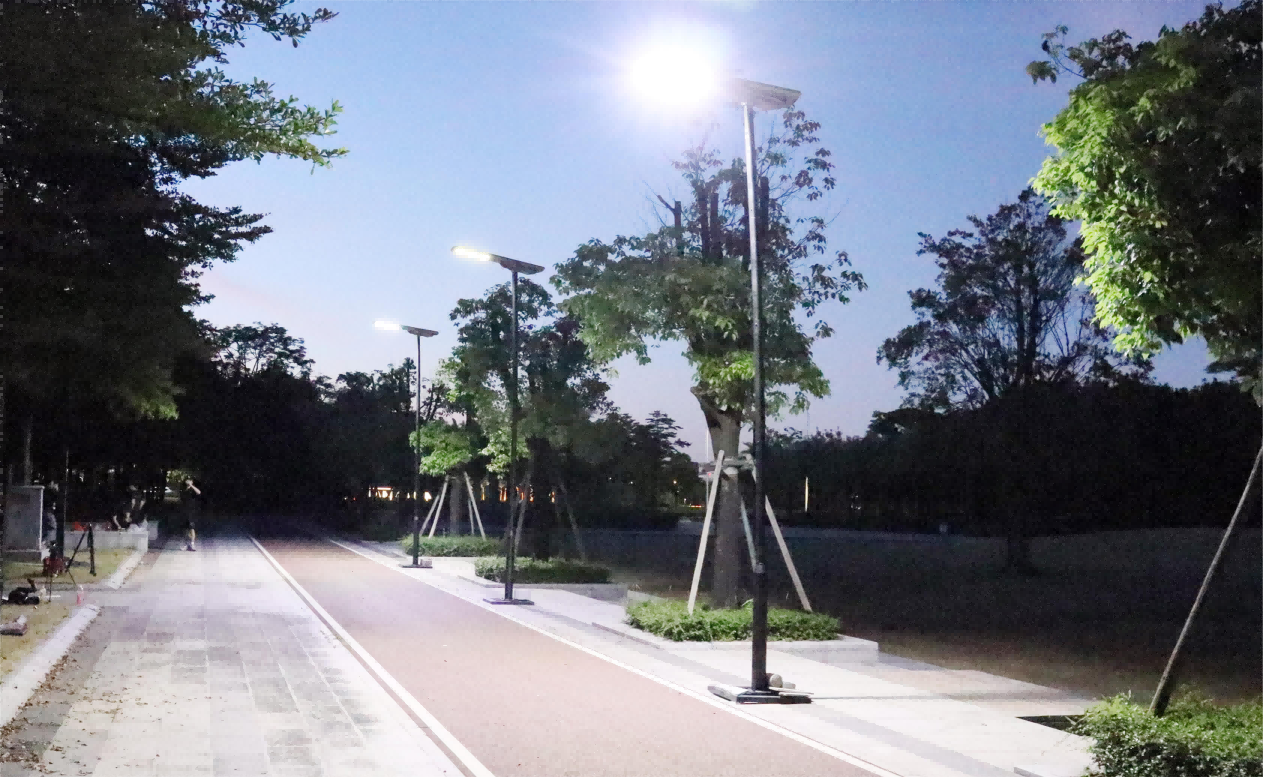 This is all in one solar street light projects, we adopt IP67 solar street light and model number is DLD-SSLD 120watt, This is park garden road on the centre city, and installation height only 5Meters, it is super brightness during the night,